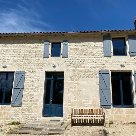 Chateau Des Loups - Les Pommiers Echire Exterior photo