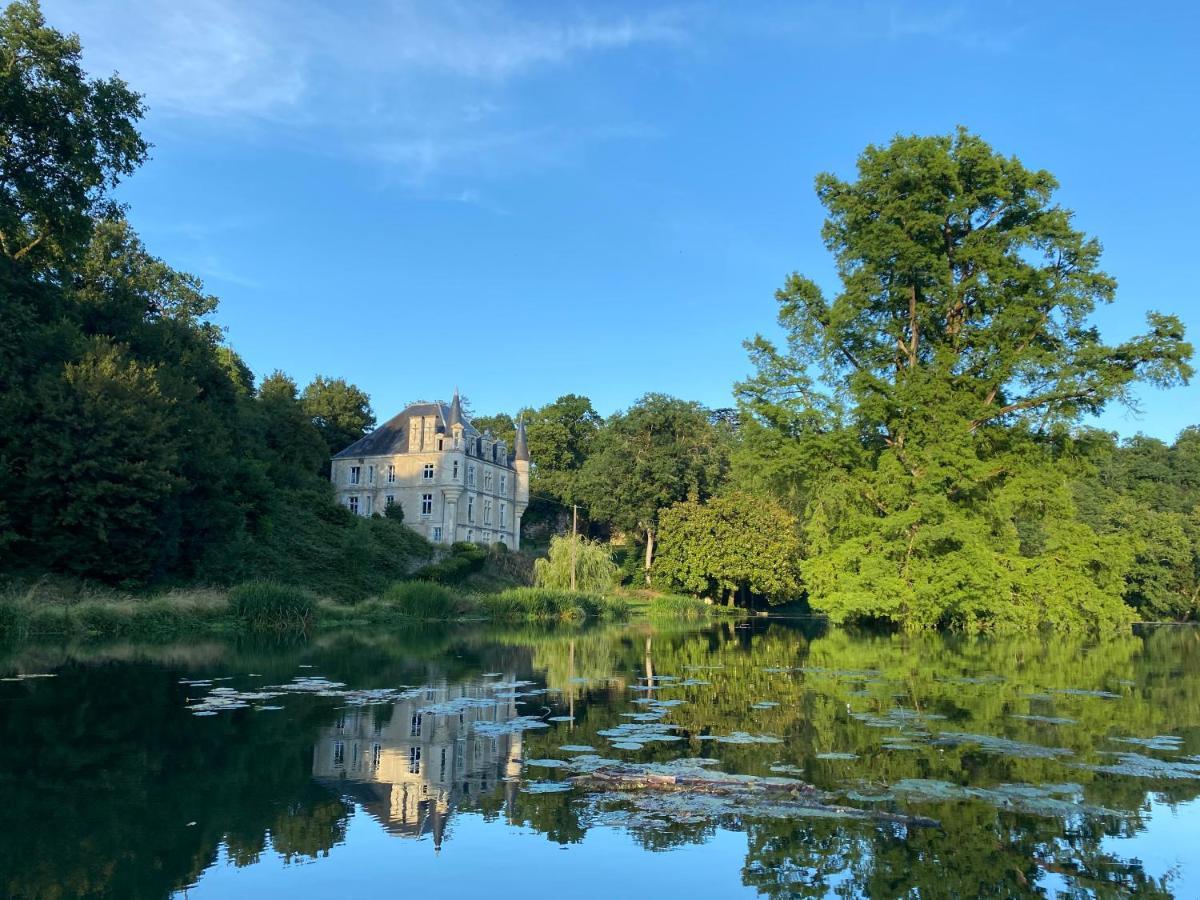 Chateau Des Loups - Les Pommiers Echire Exterior photo