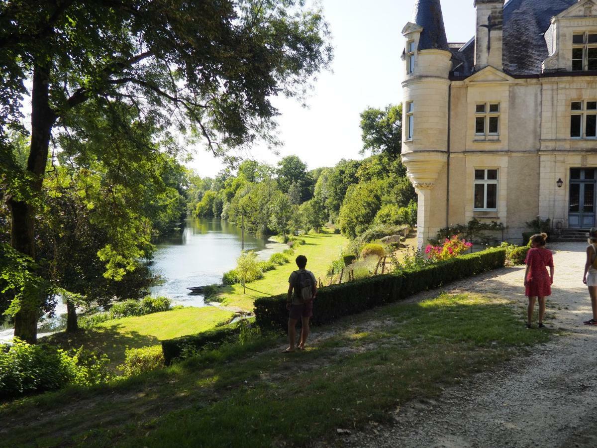 Chateau Des Loups - Les Pommiers Echire Exterior photo